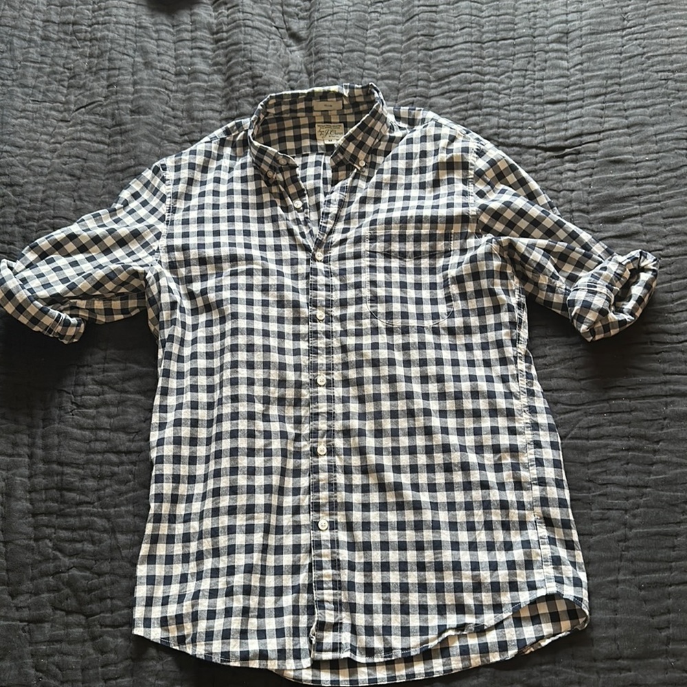 J.Crew Men’s slim fit stretch long sleeve button up. Checkered blue and white